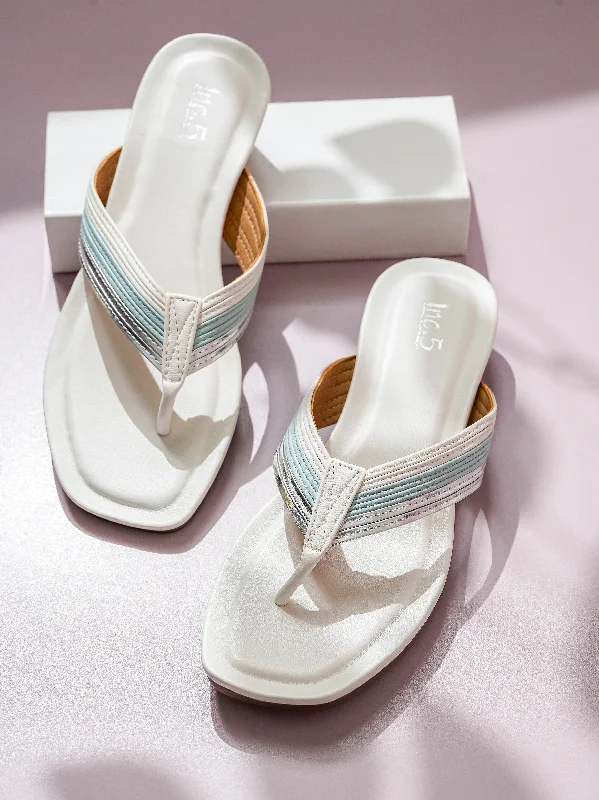 Women White Solid Wedge Sandals